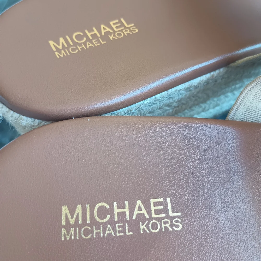 New Adorable Creme Michael Kors Honey Sandals - Picture 2 of 10